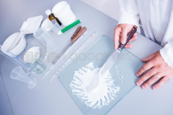 實驗室的告別 一位生物化學(xué)家與藥品研發(fā)之路